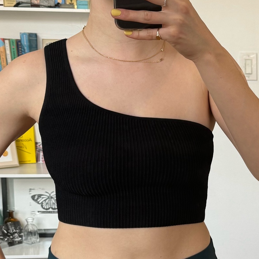 Babaton/Aritzia Black One-Shoulder Ribbed Crop Top in size S